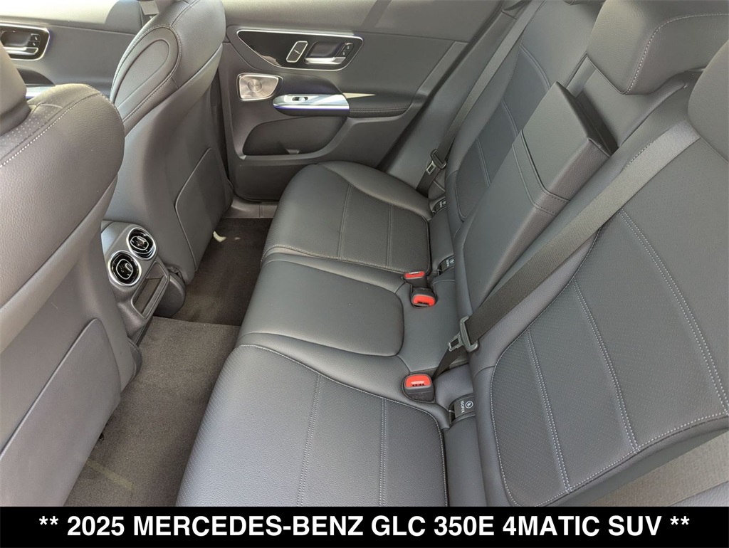 2025 Mercedes-Benz GLC 350e Image 11 of 20