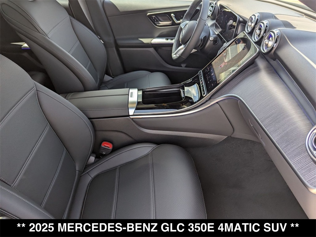 2025 Mercedes-Benz GLC 350e Image 12 of 20