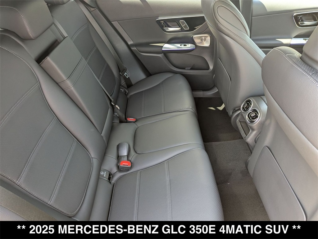 2025 Mercedes-Benz GLC 350e Image 10 of 20