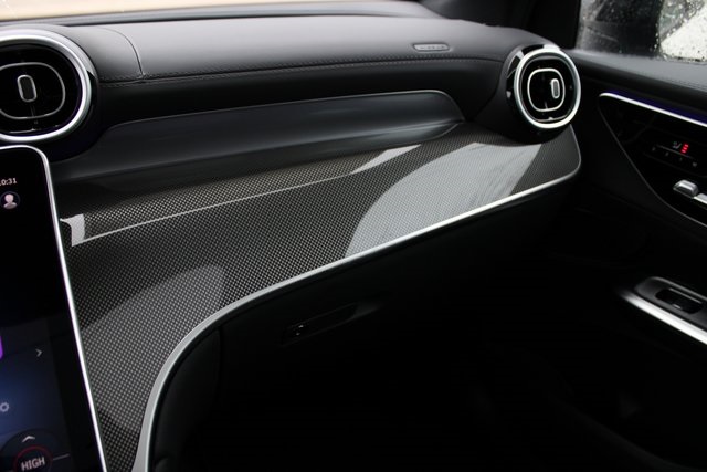 Vehicle image 37 of 41