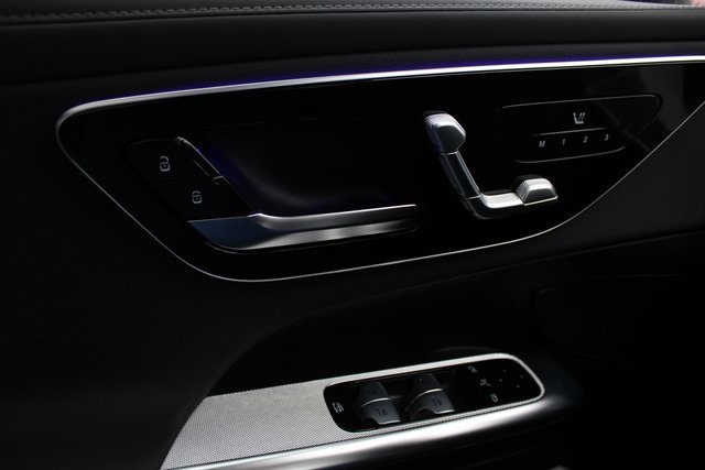 Vehicle image 27 of 41