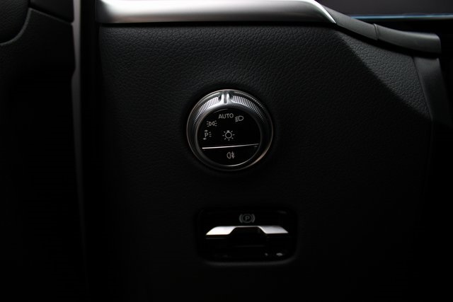 Vehicle image 28 of 41