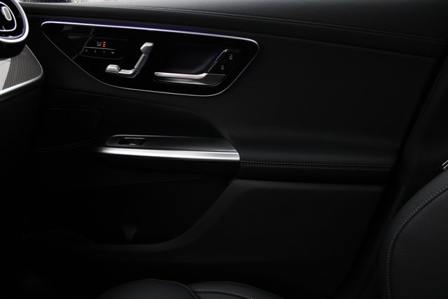 Vehicle image 36 of 41