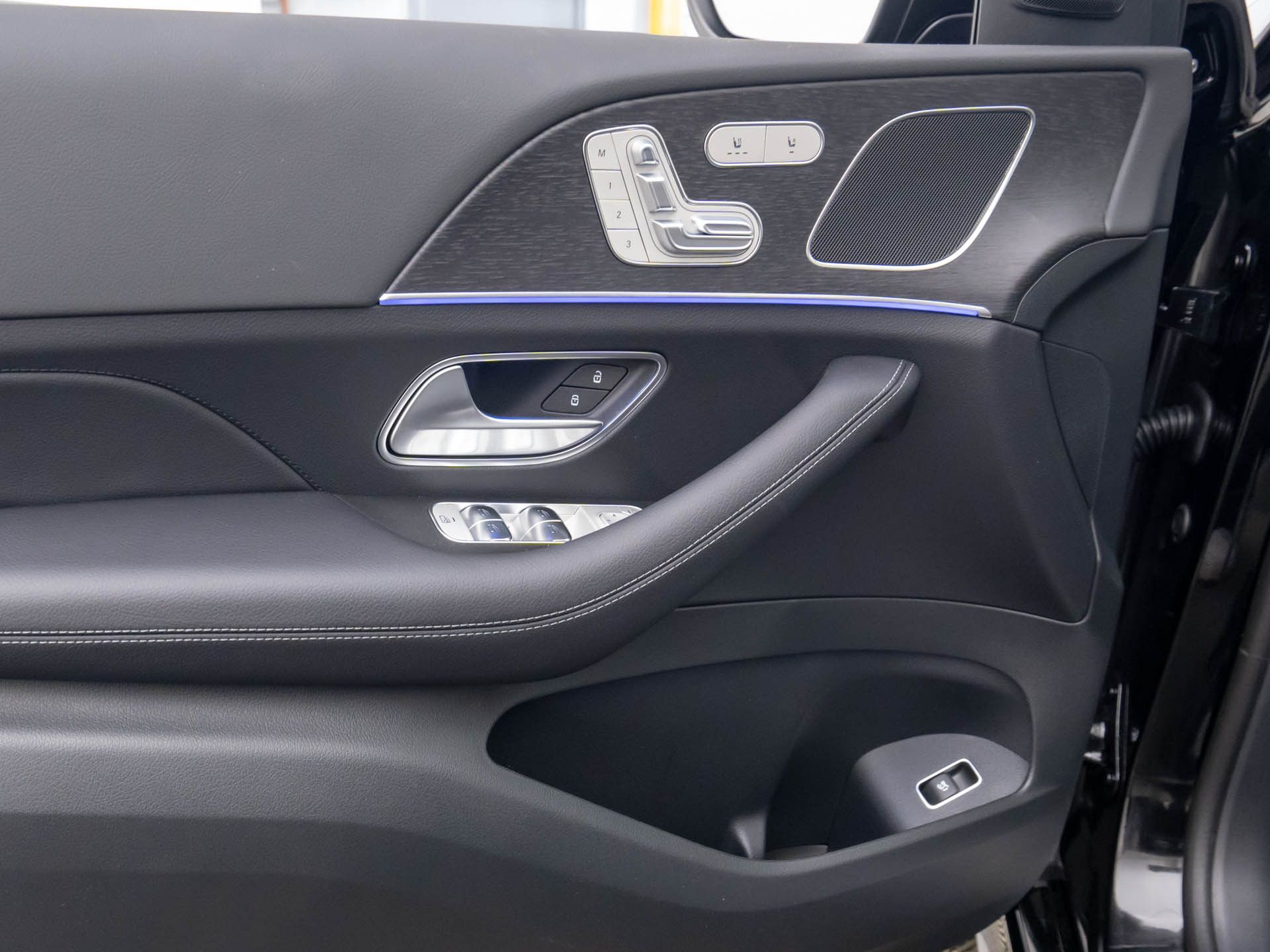 Vehicle image 16 of 38