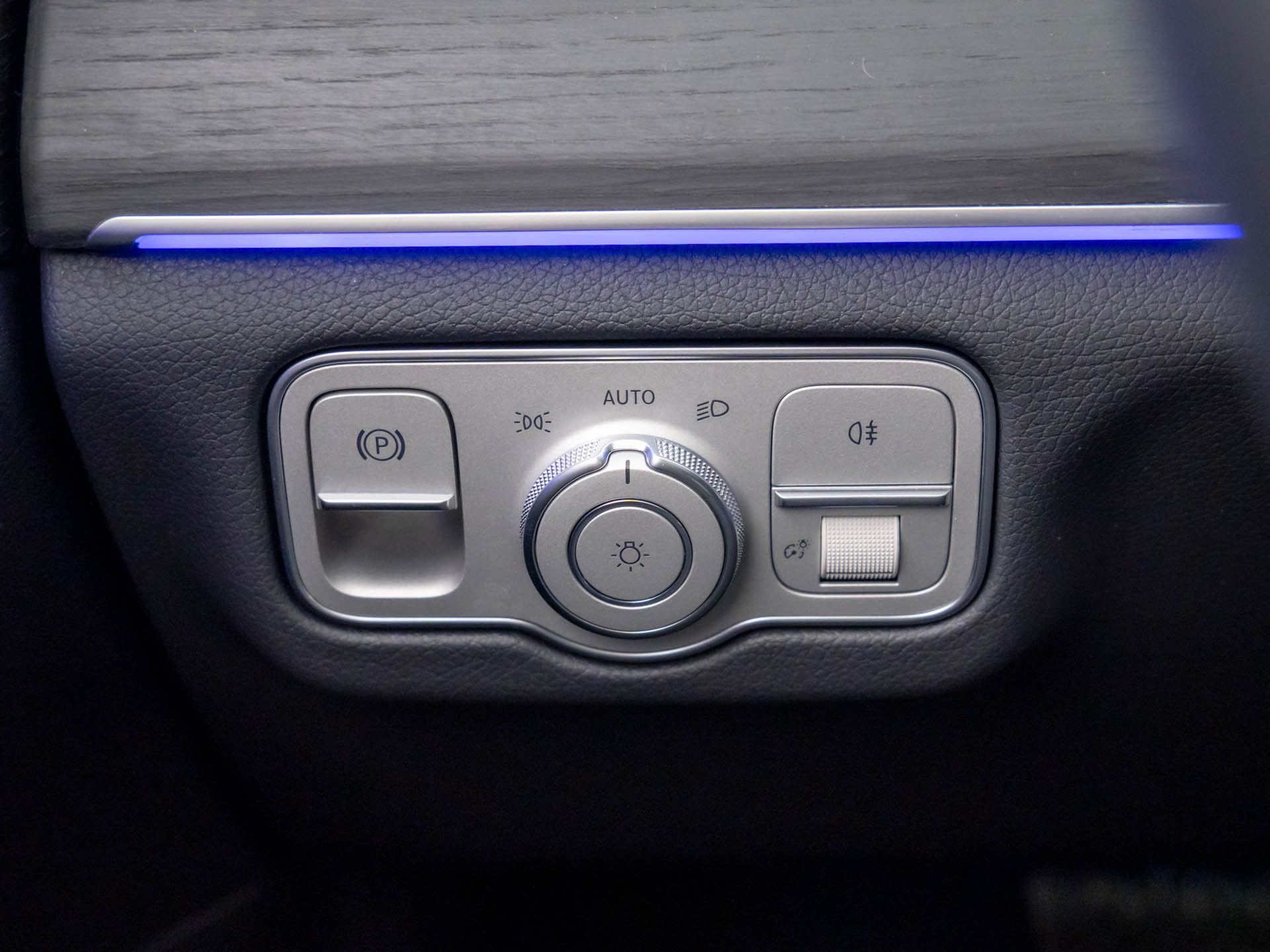 Vehicle image 23 of 38