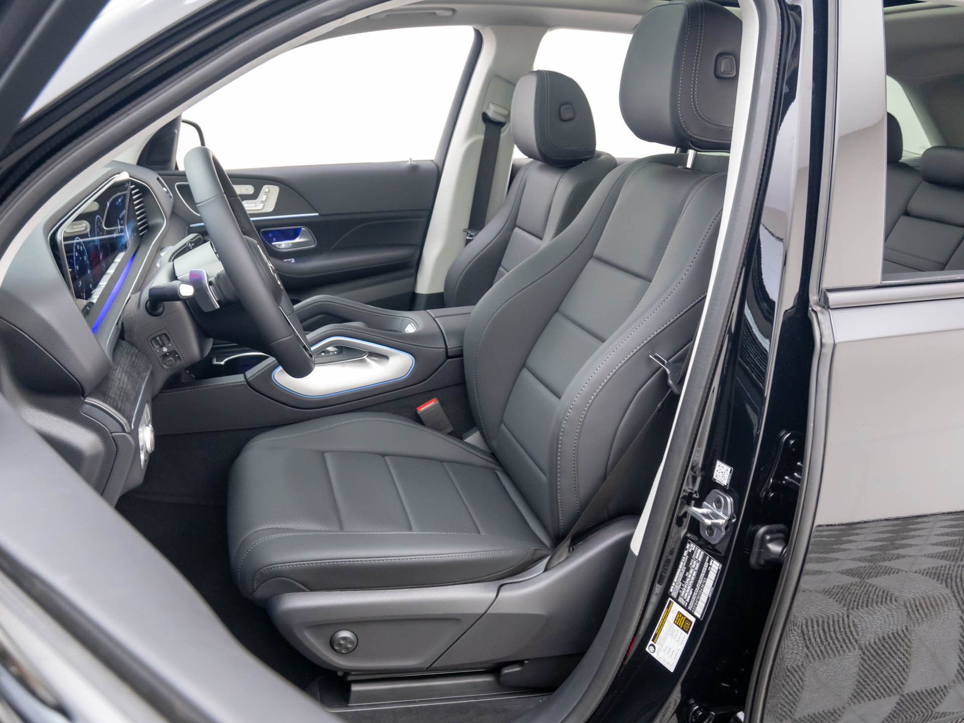Vehicle image 17 of 38
