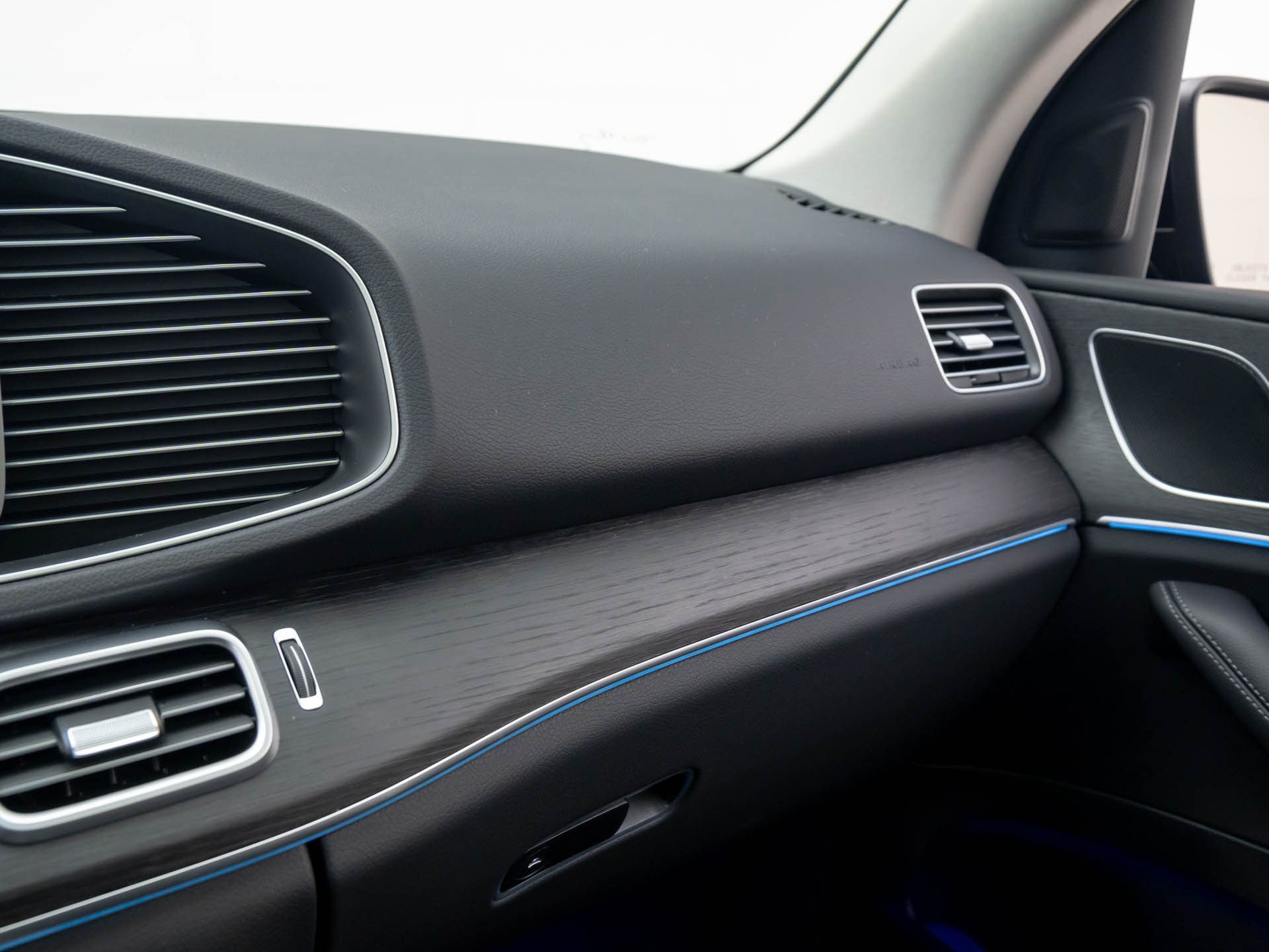 Vehicle image 27 of 38