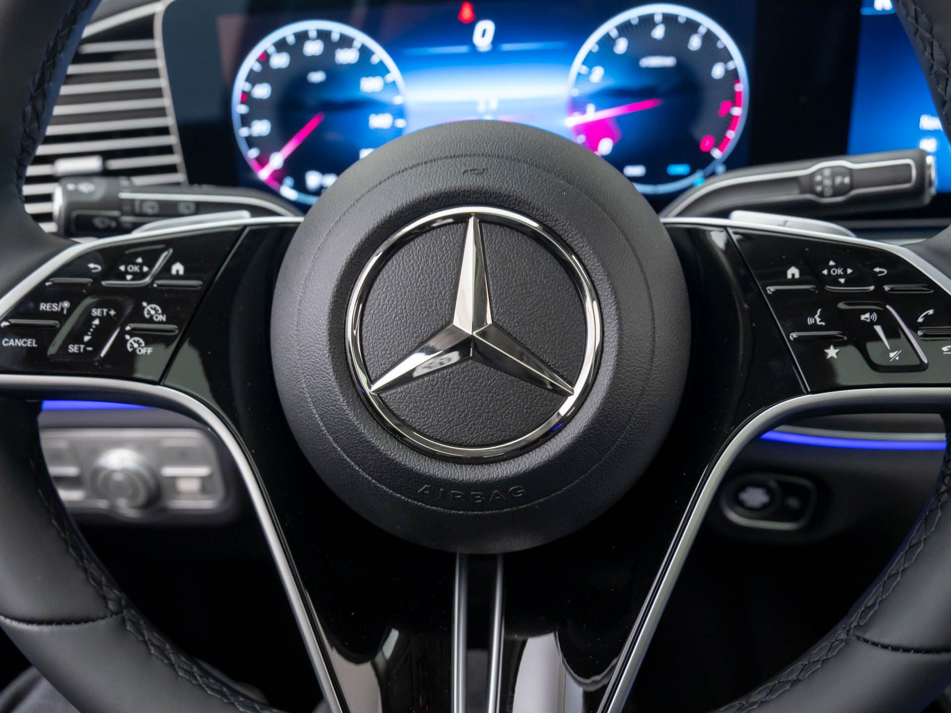 Vehicle image 21 of 38