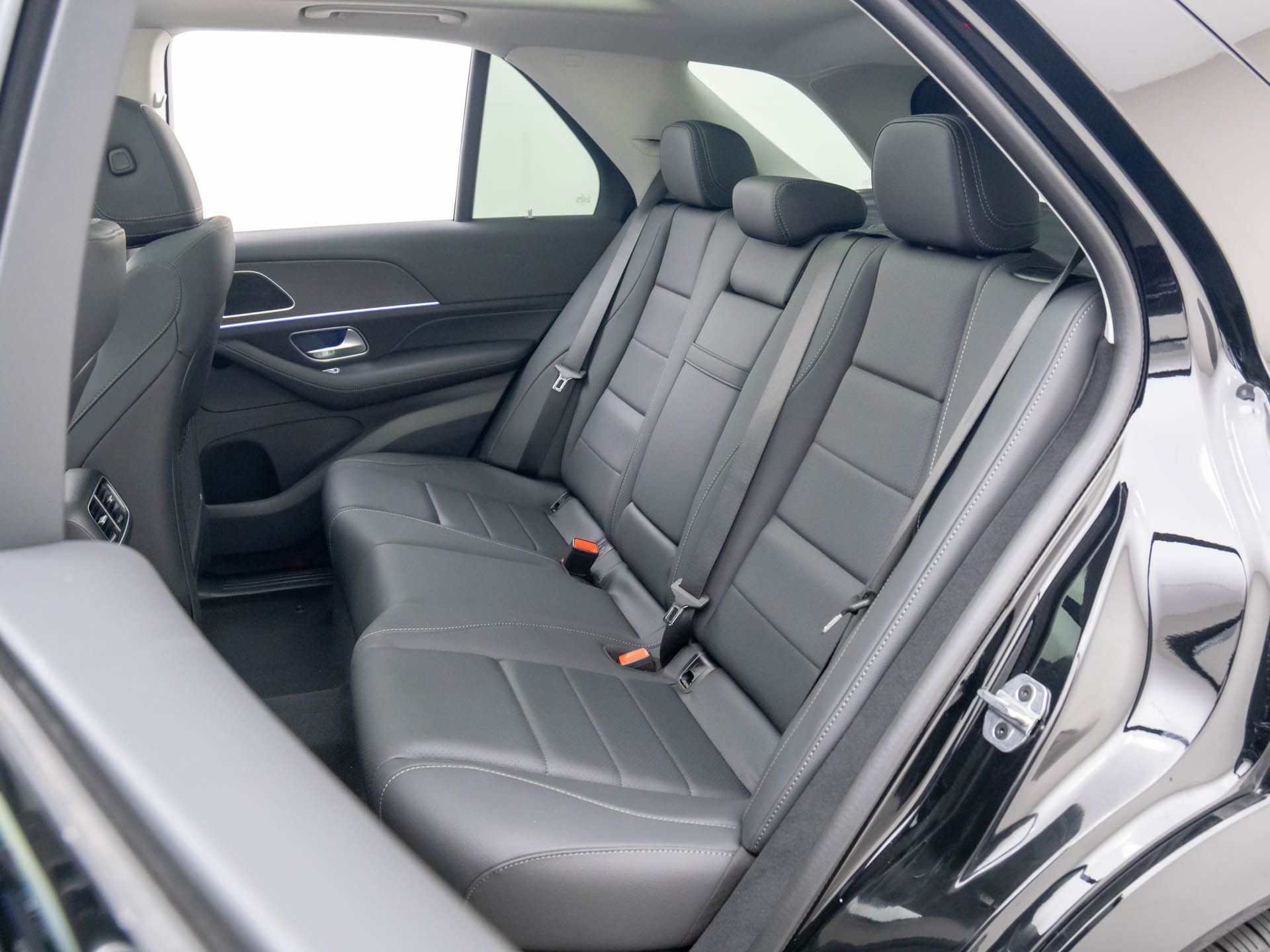 Vehicle image 18 of 38