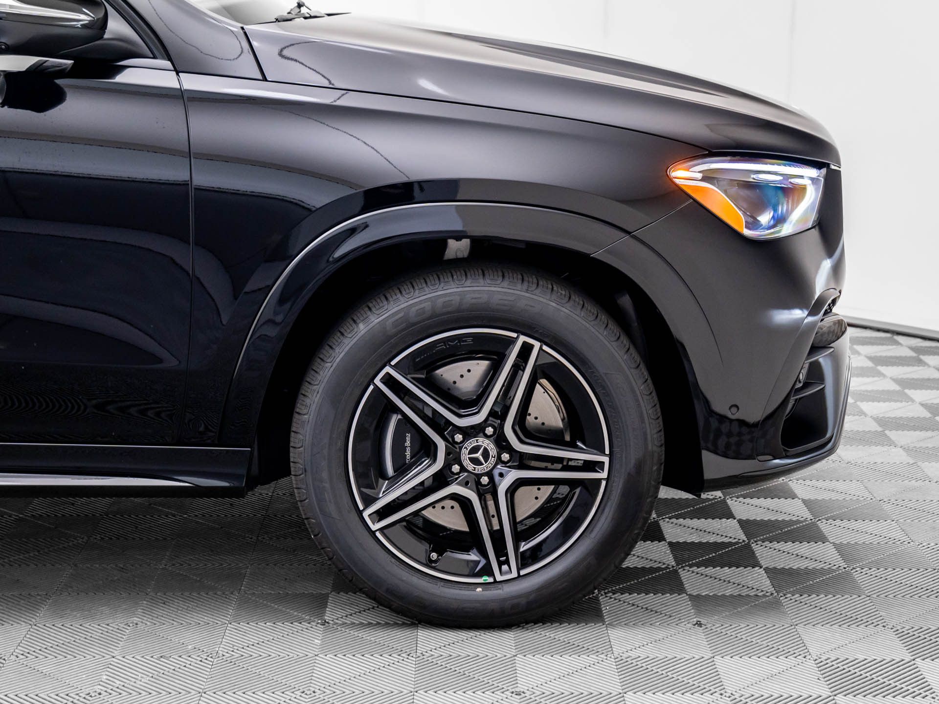 Vehicle image 34 of 38