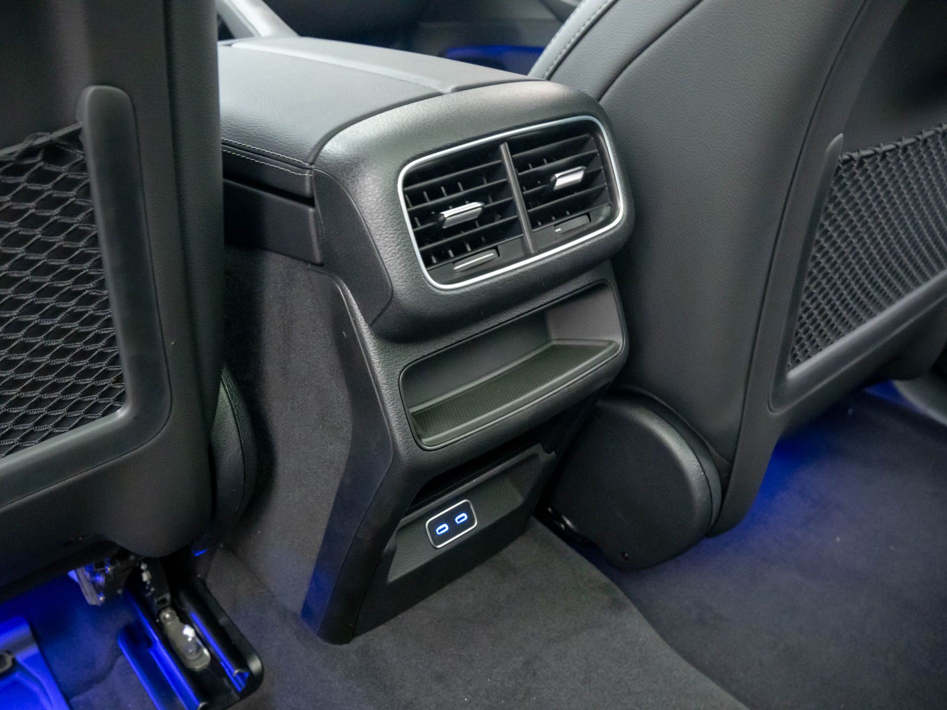 Vehicle image 19 of 38