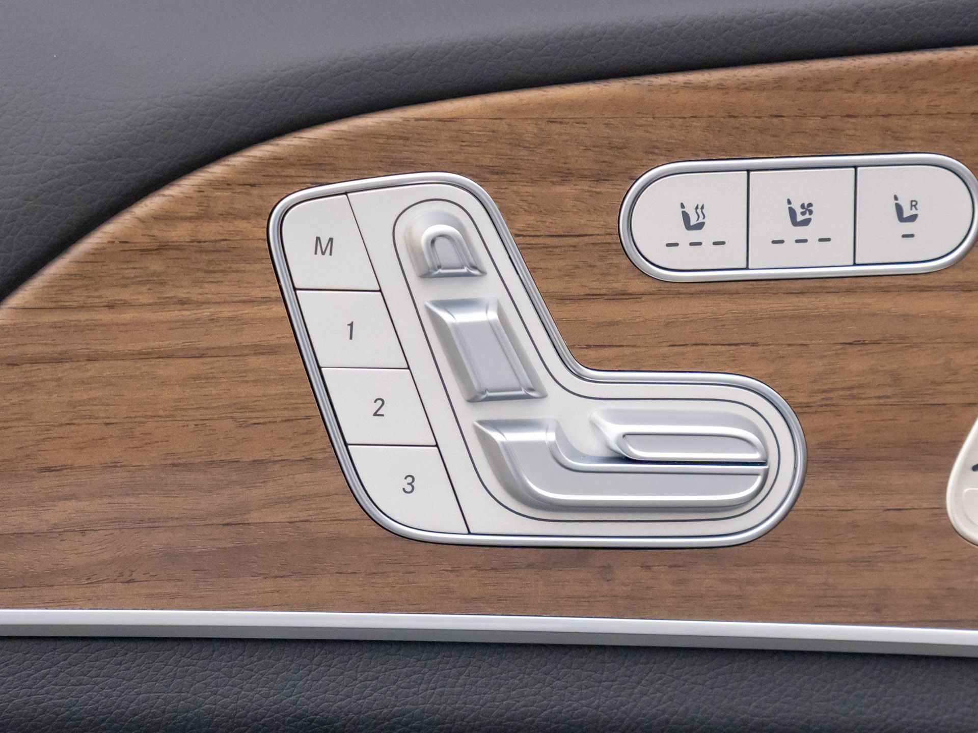 Vehicle image 17 of 38