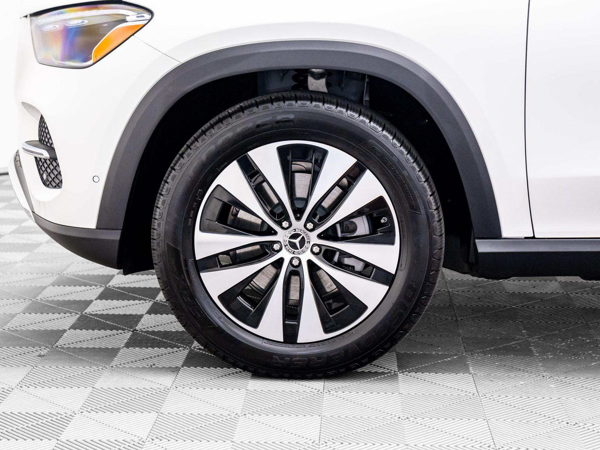 Vehicle image 34 of 38