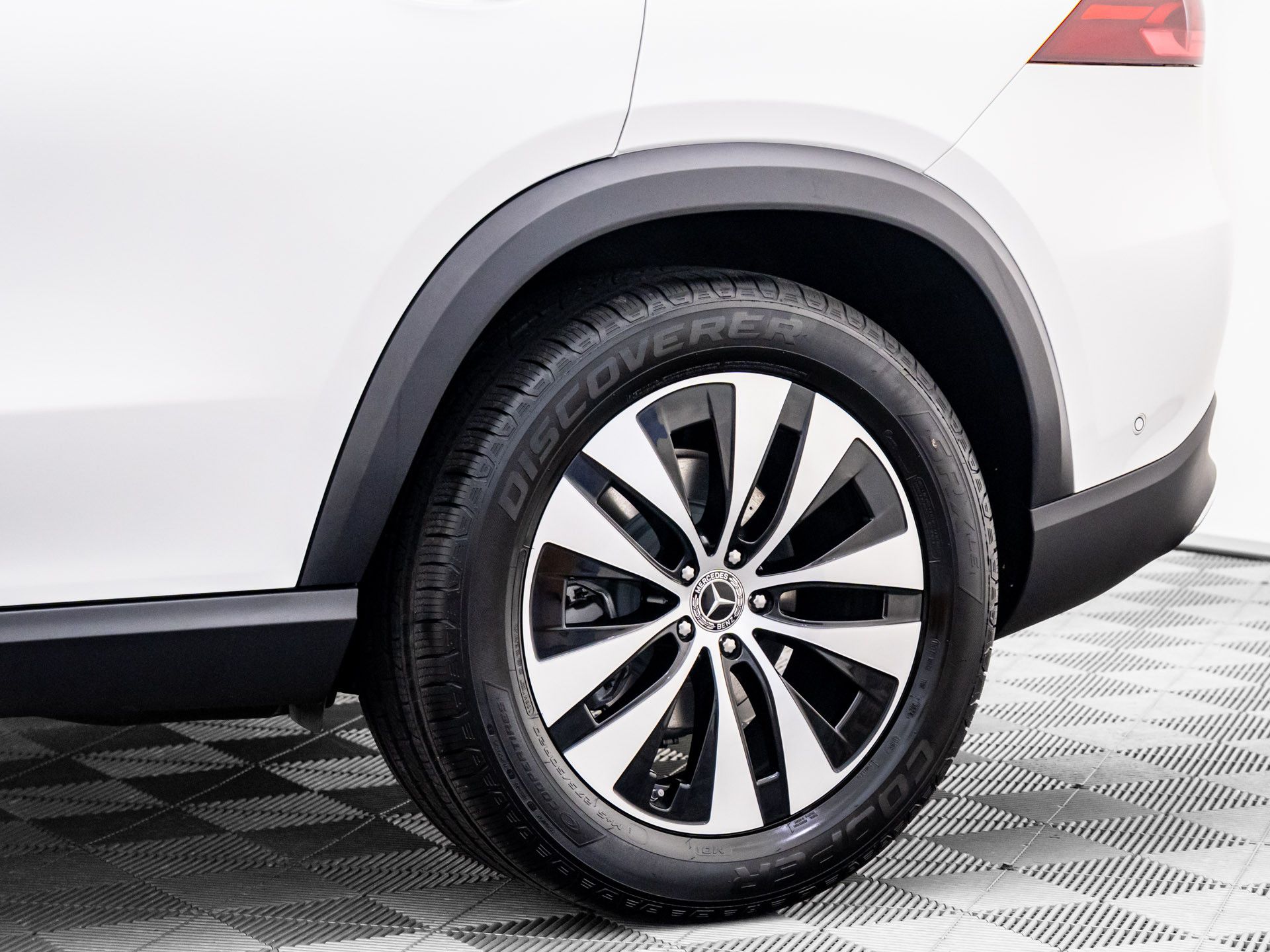 Vehicle image 33 of 38