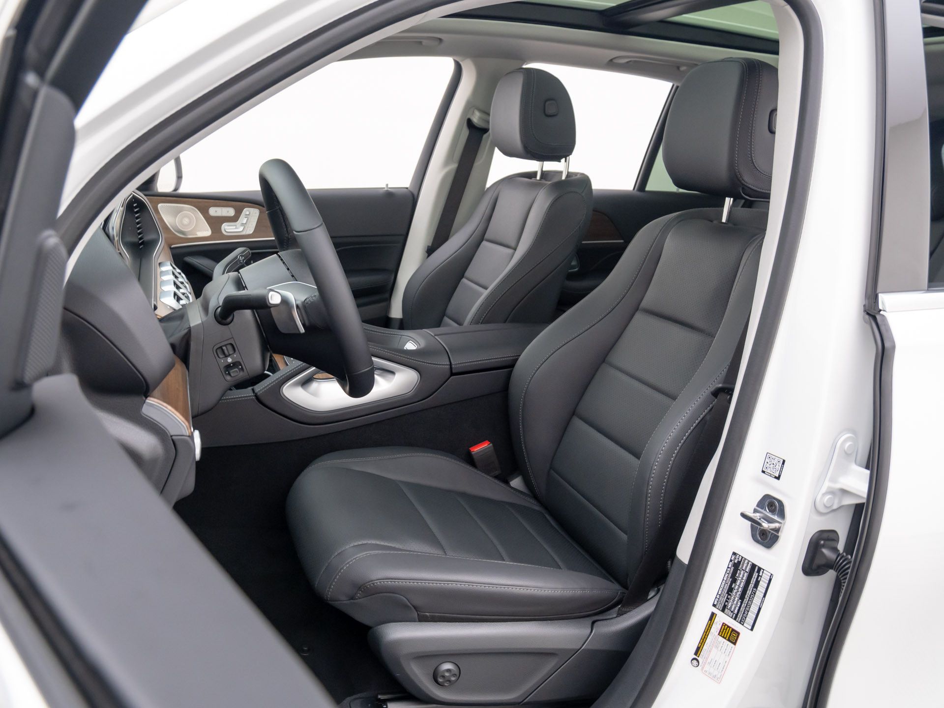 Vehicle image 18 of 38