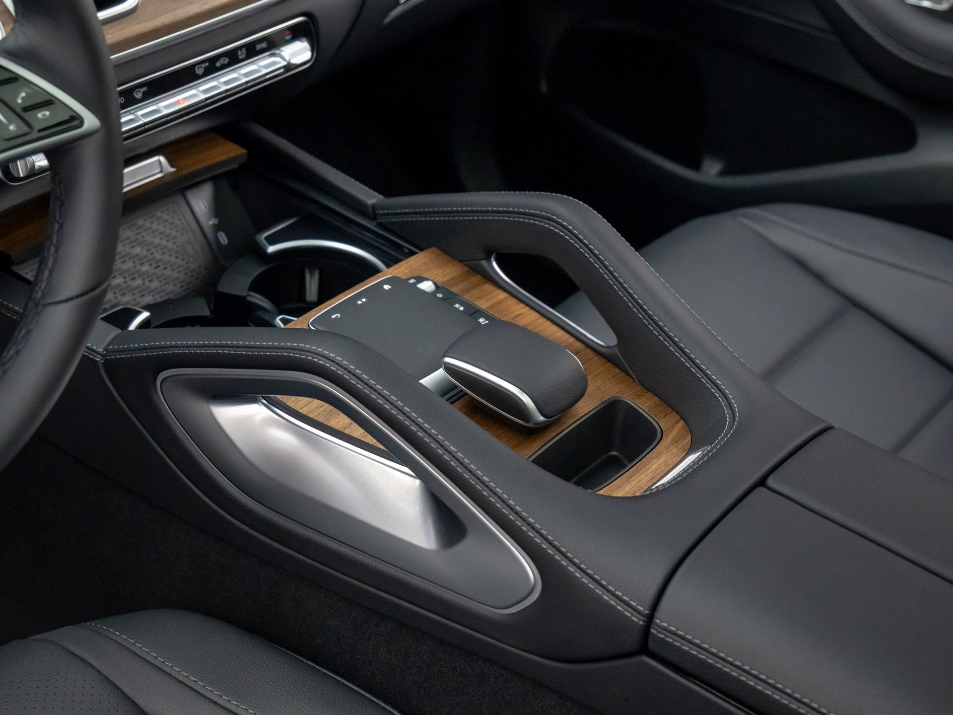 Vehicle image 14 of 38