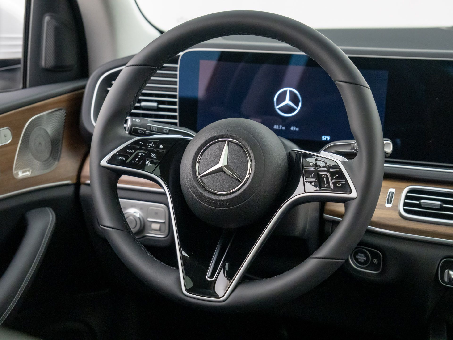 Vehicle image 13 of 38