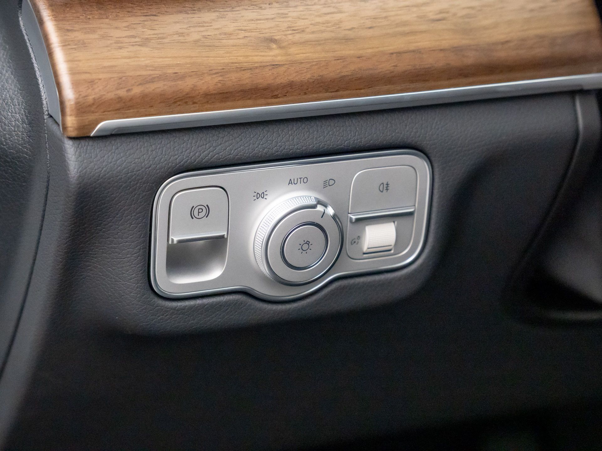 Vehicle image 22 of 38