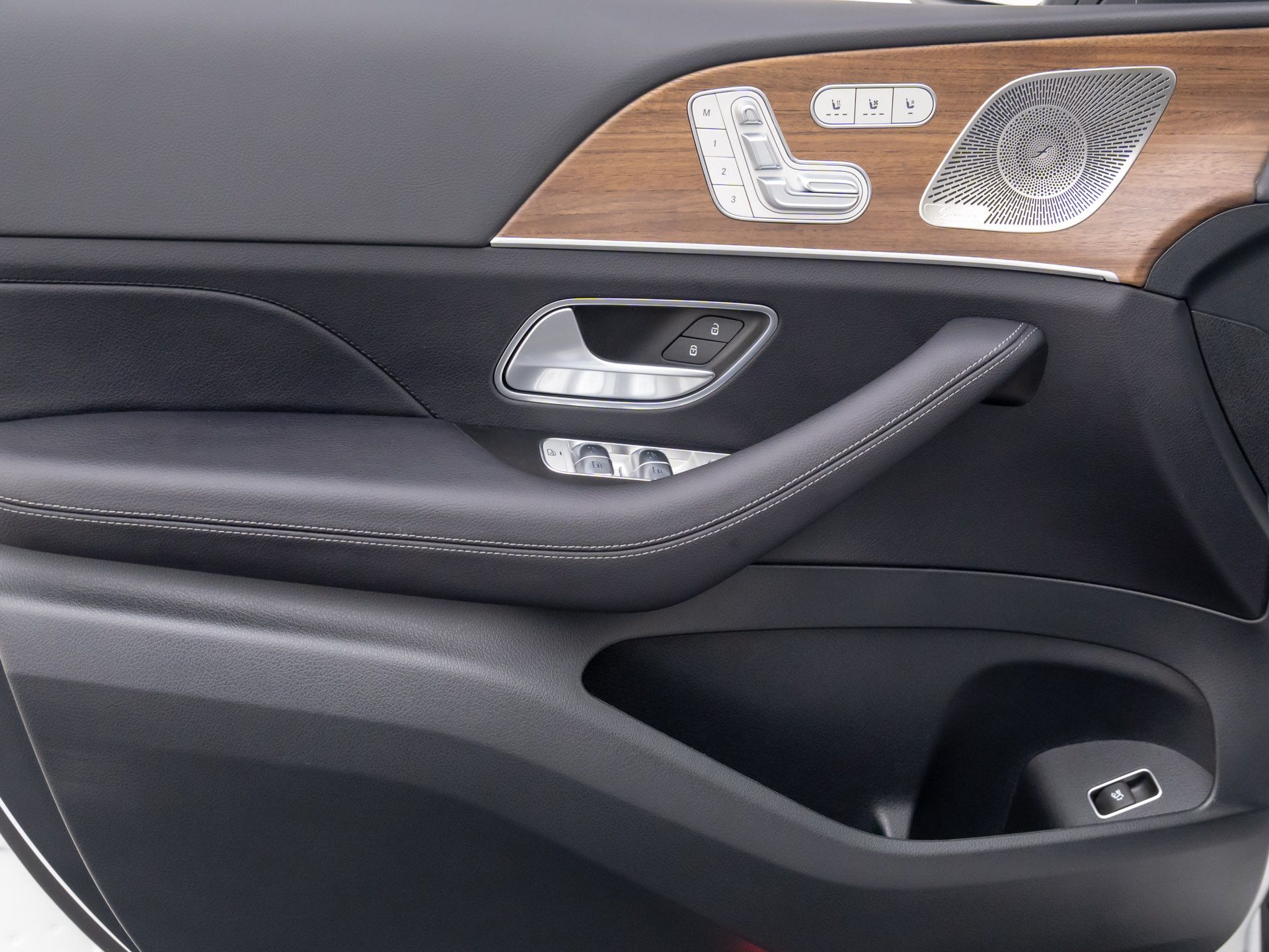 Vehicle image 15 of 38