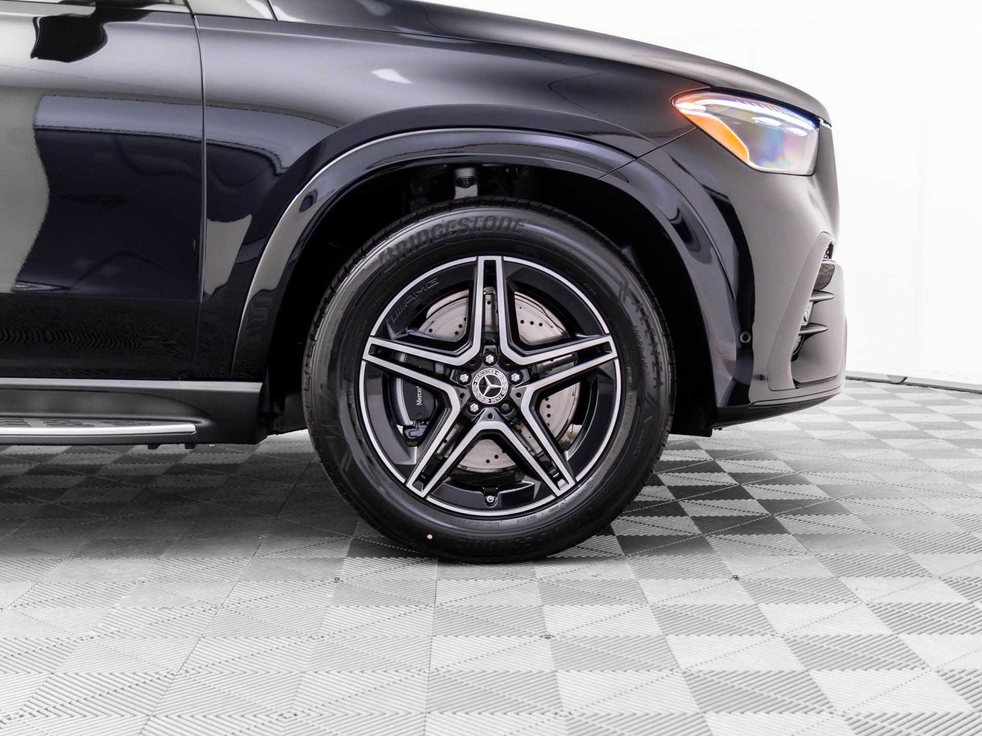 Vehicle image 34 of 38