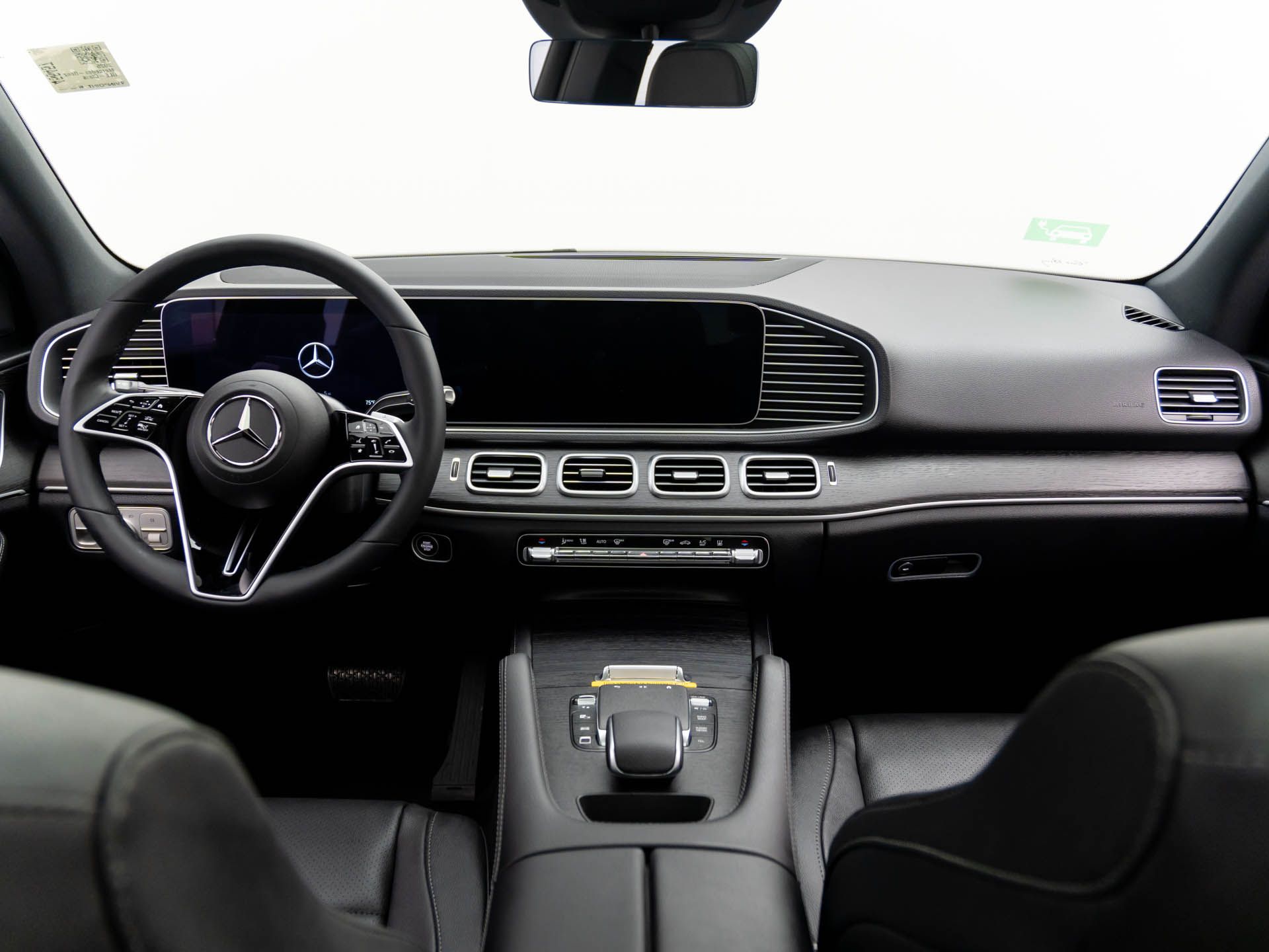 Vehicle image 14 of 32