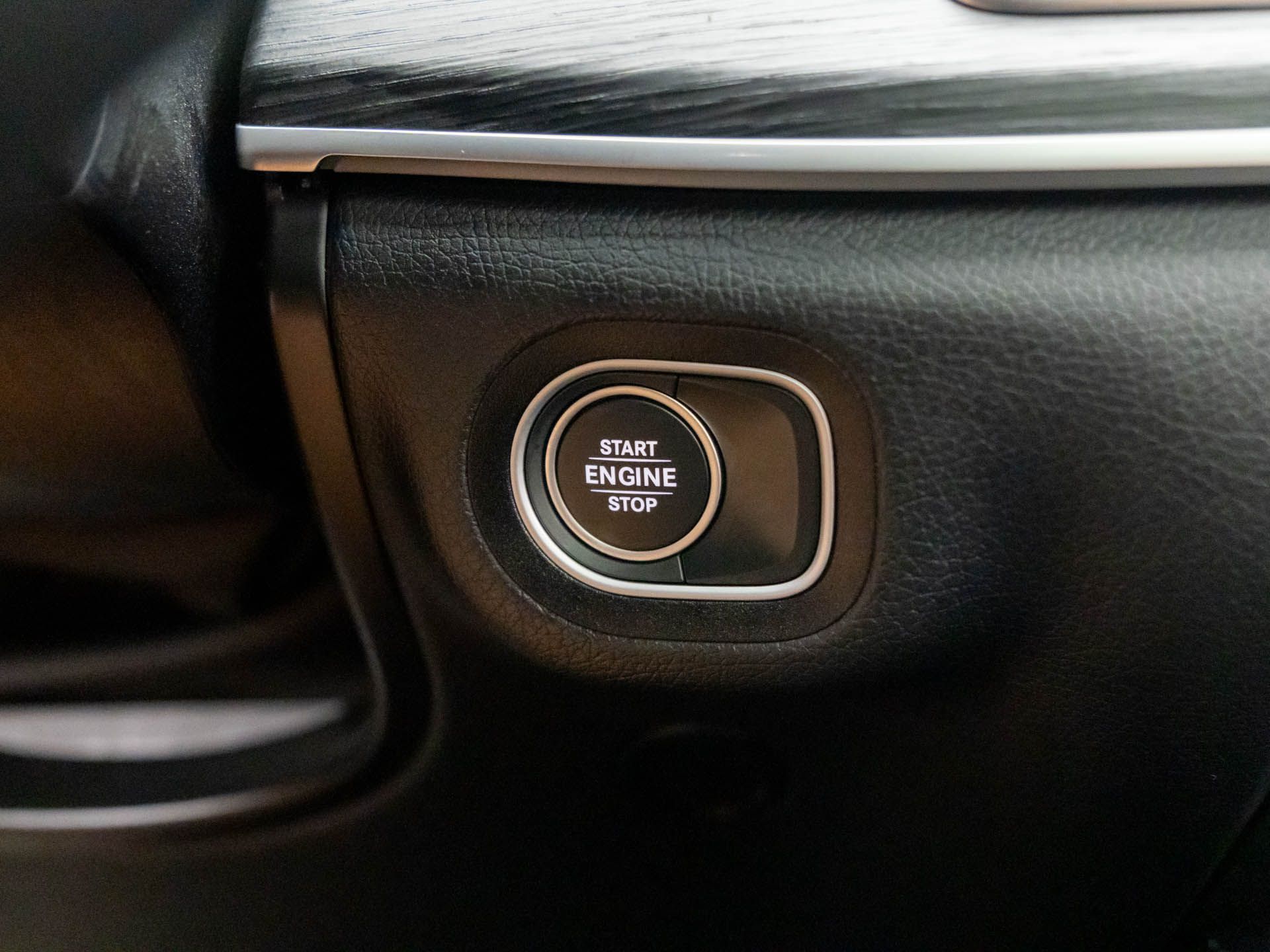 Vehicle image 26 of 32