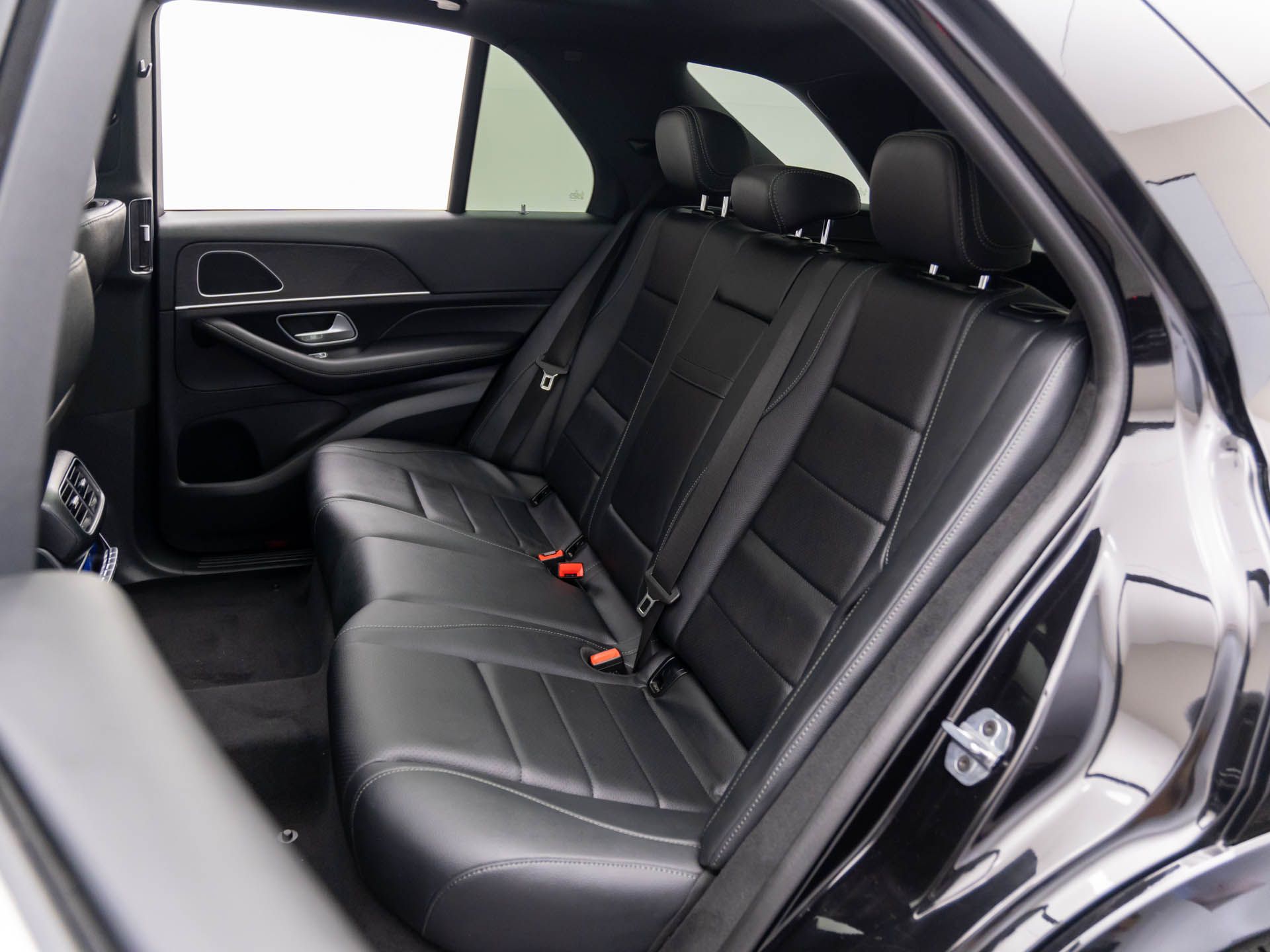 Vehicle image 13 of 32