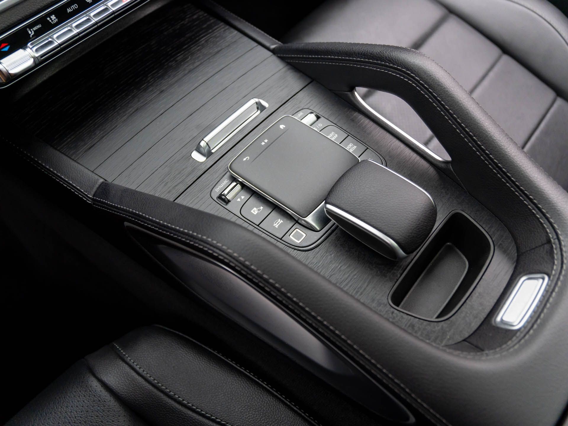 Vehicle image 22 of 32