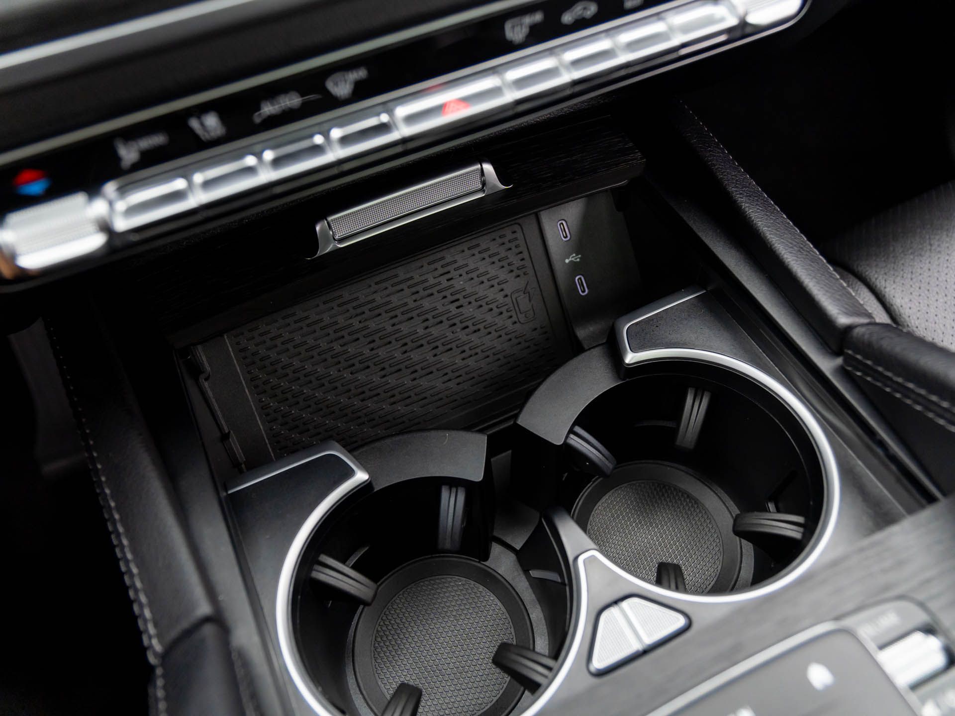 Vehicle image 25 of 32