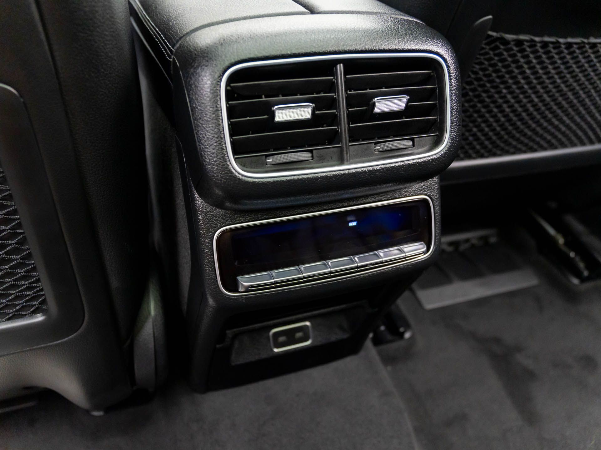 Vehicle image 21 of 32