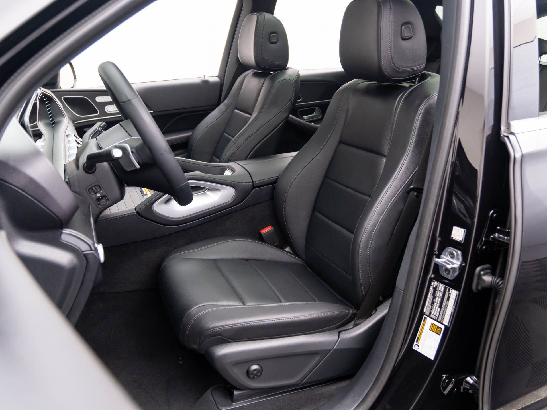 Vehicle image 12 of 32
