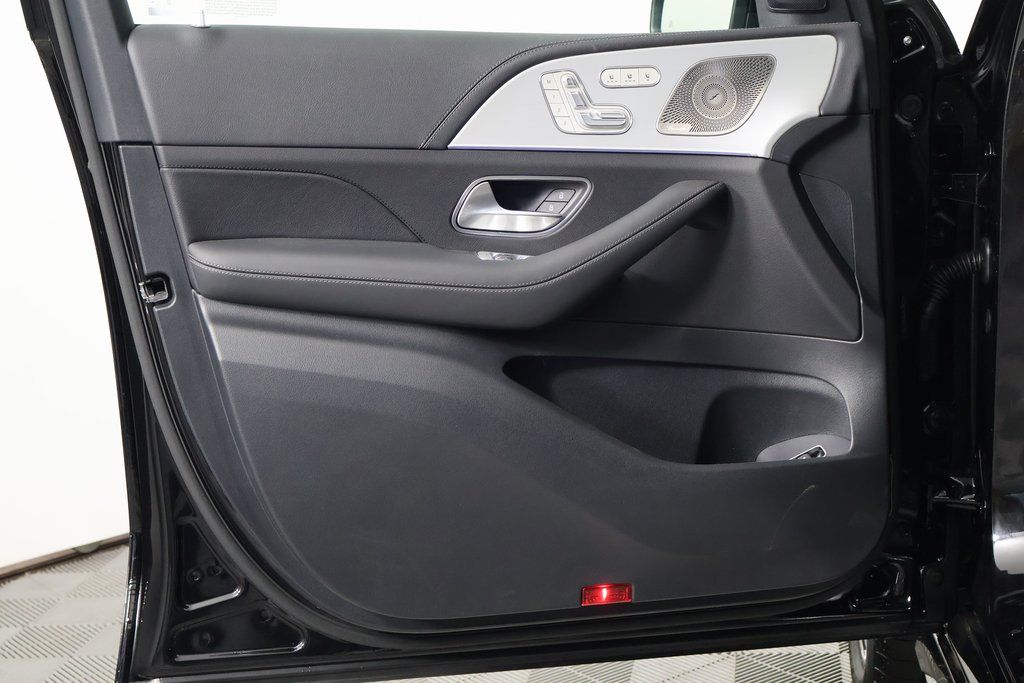 Vehicle image 7 of 10