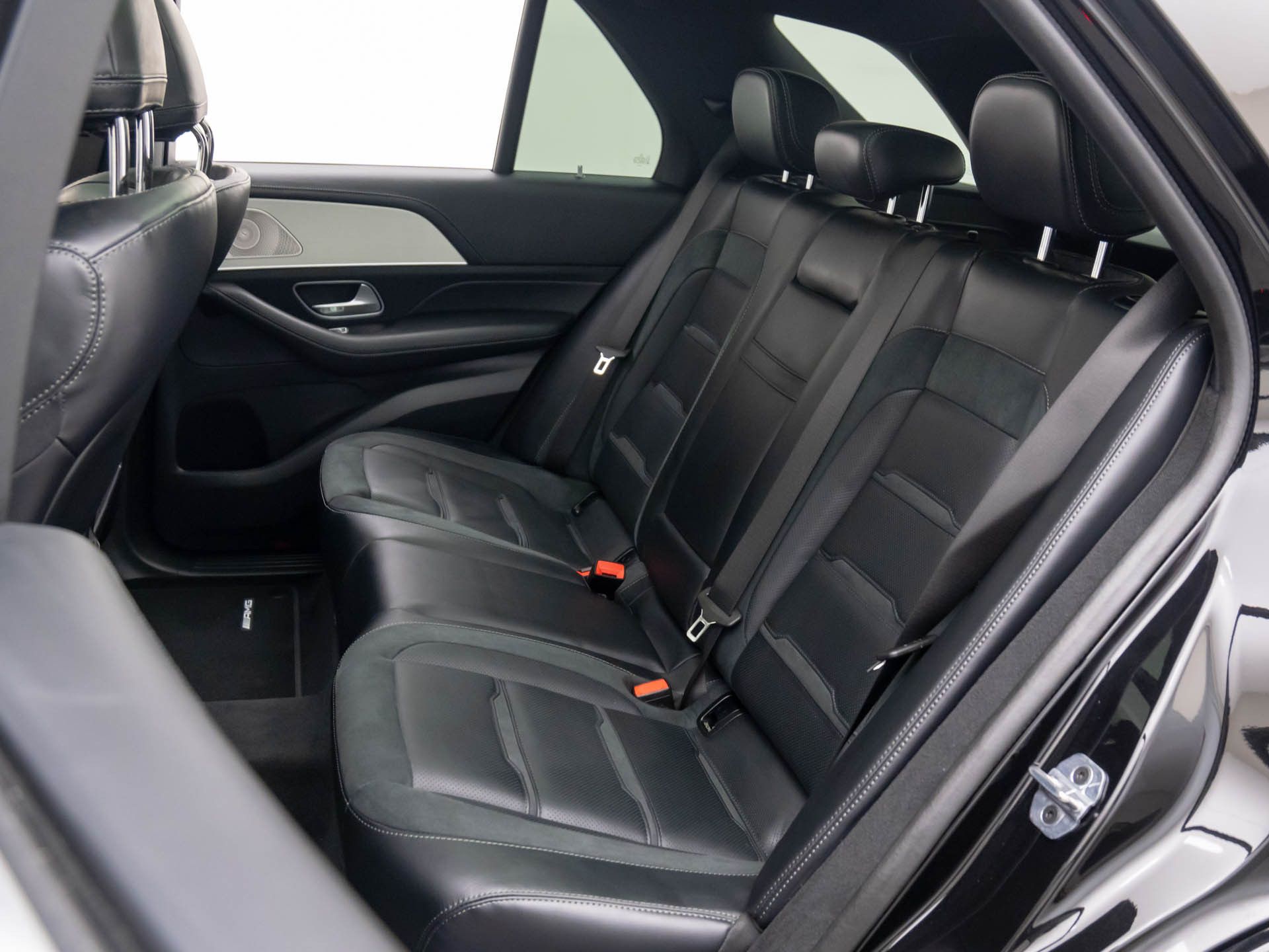 Vehicle image 16 of 38
