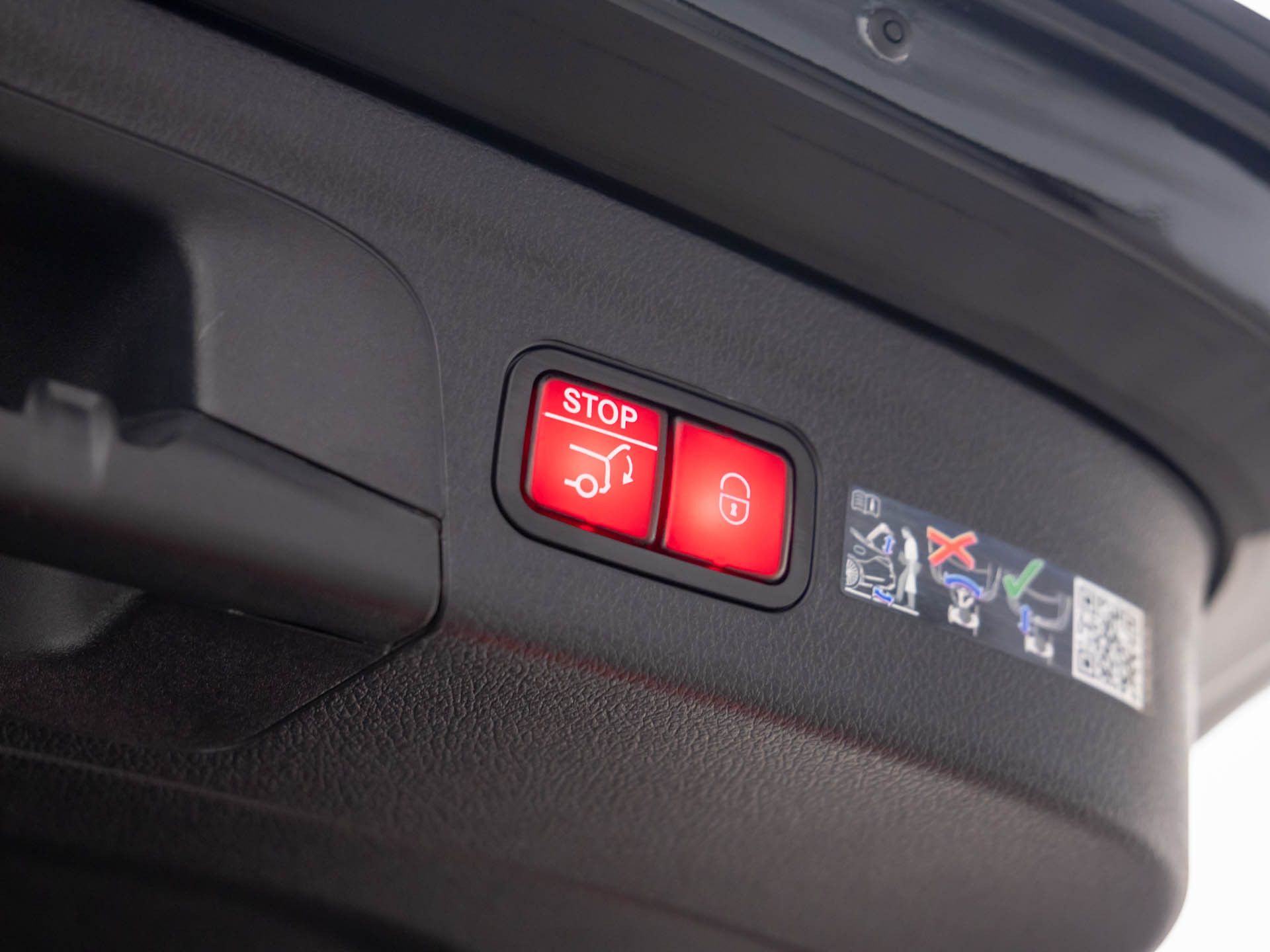 Vehicle image 32 of 38