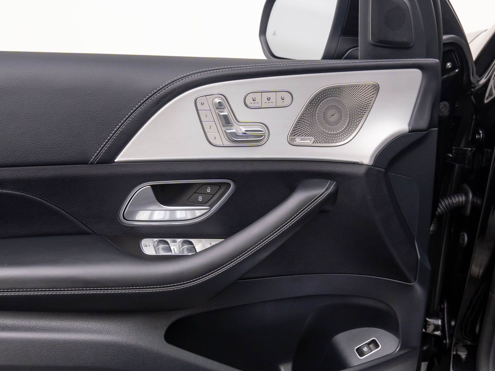 Vehicle image 28 of 38