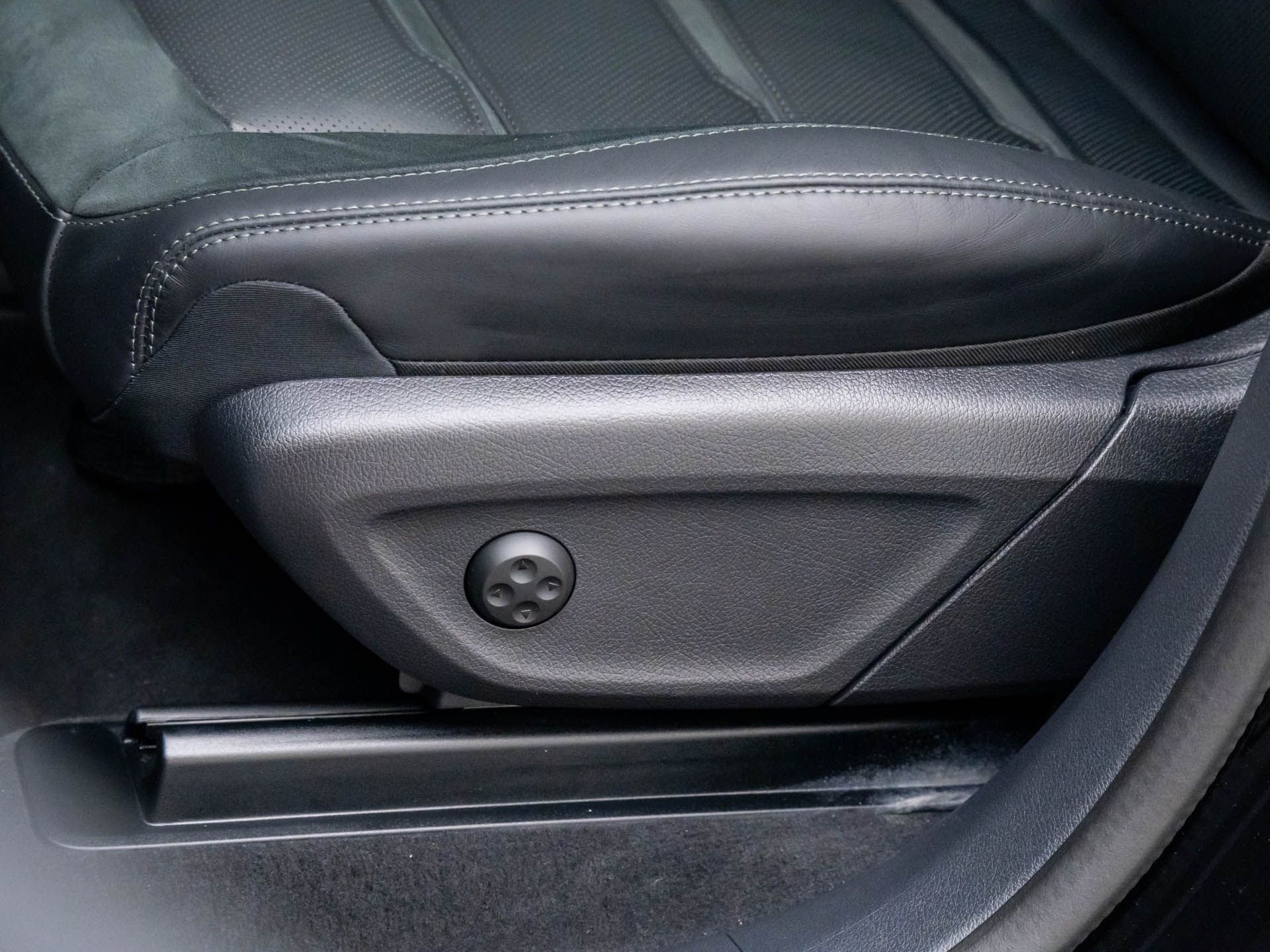 Vehicle image 29 of 39