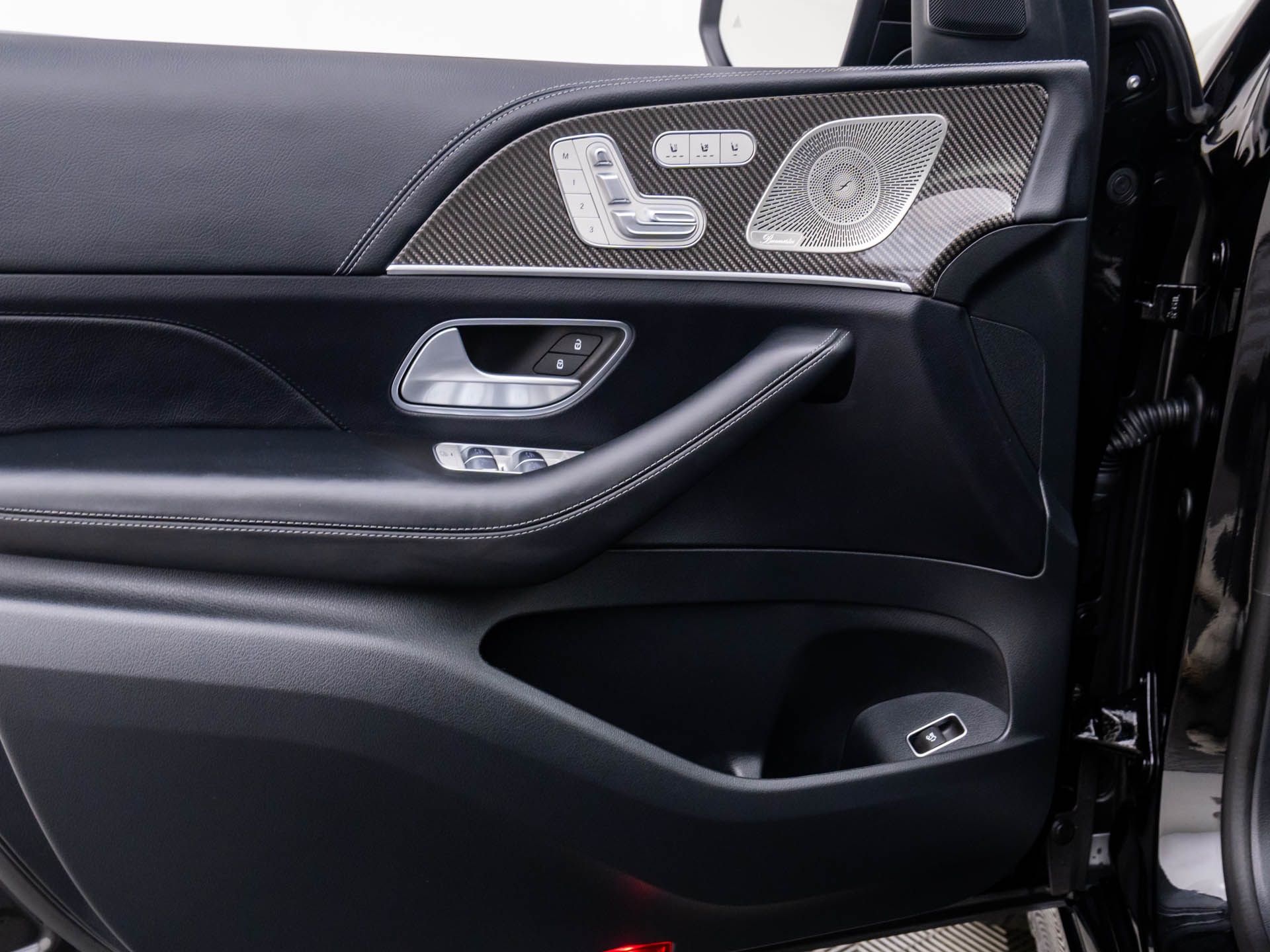 Vehicle image 27 of 39