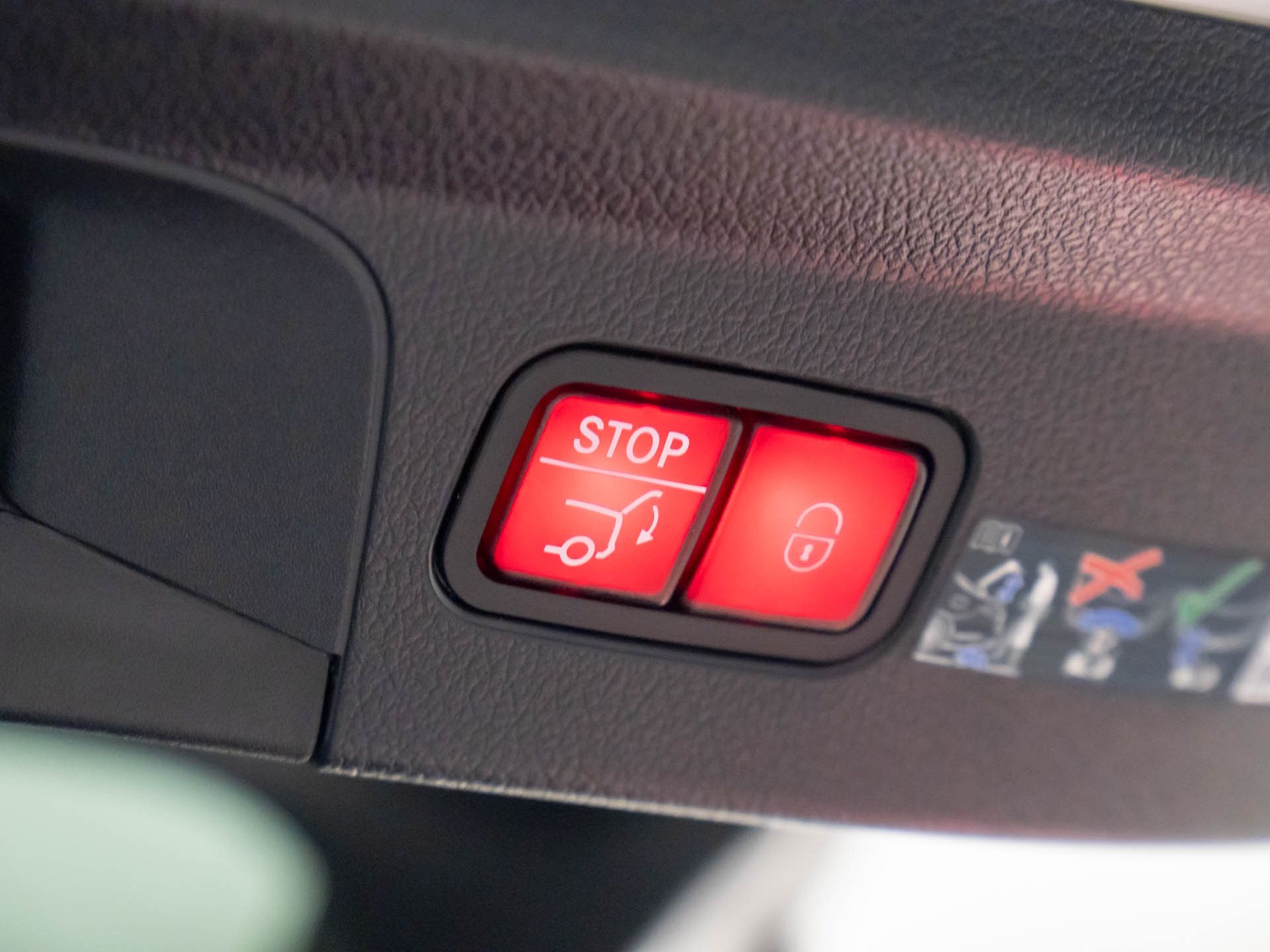 Vehicle image 28 of 34