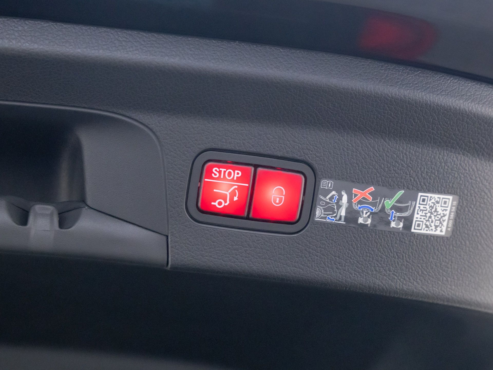 Vehicle image 31 of 37