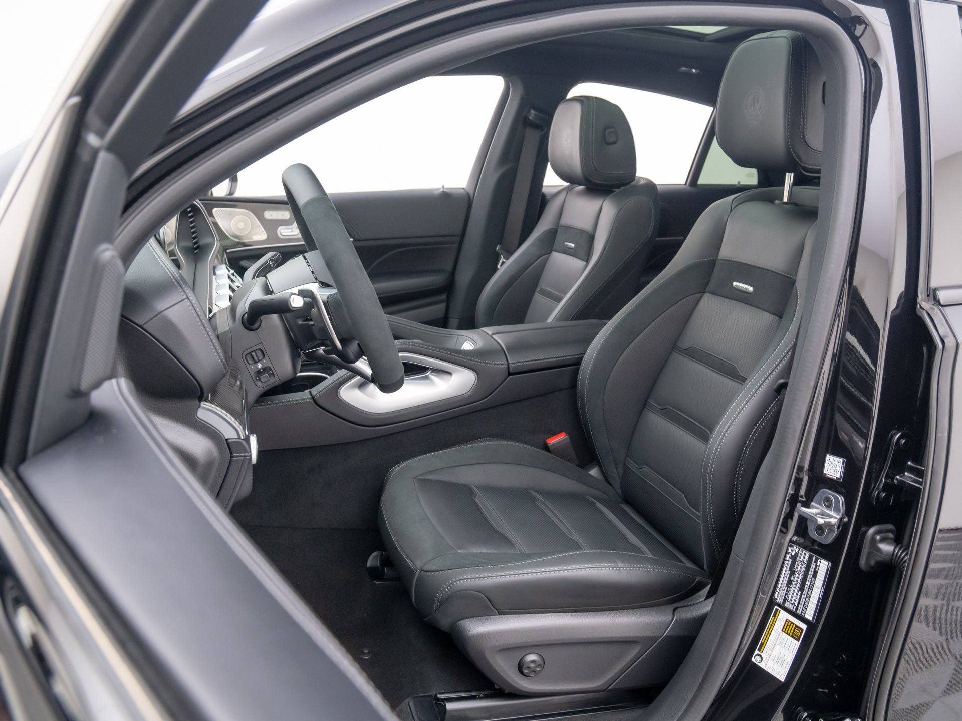 Vehicle image 17 of 37