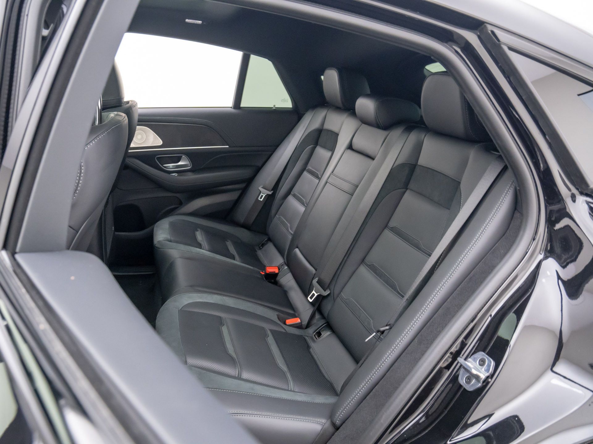 Vehicle image 18 of 37