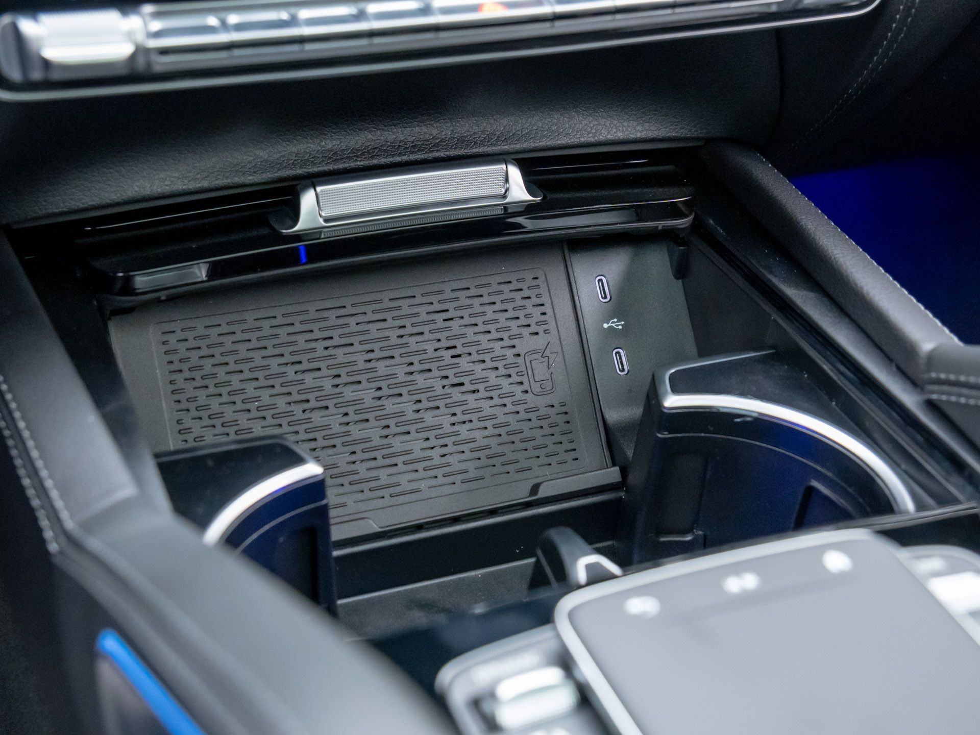 Vehicle image 27 of 37