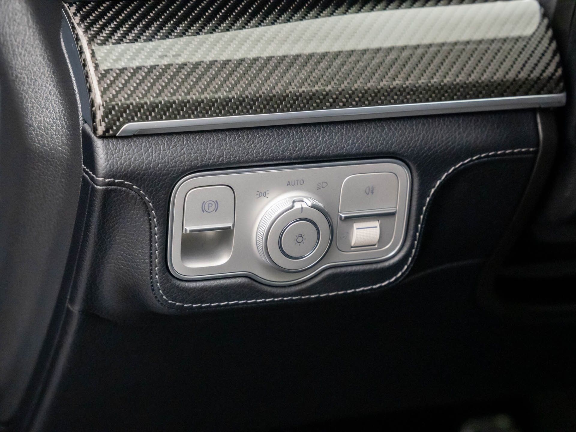 Vehicle image 32 of 37