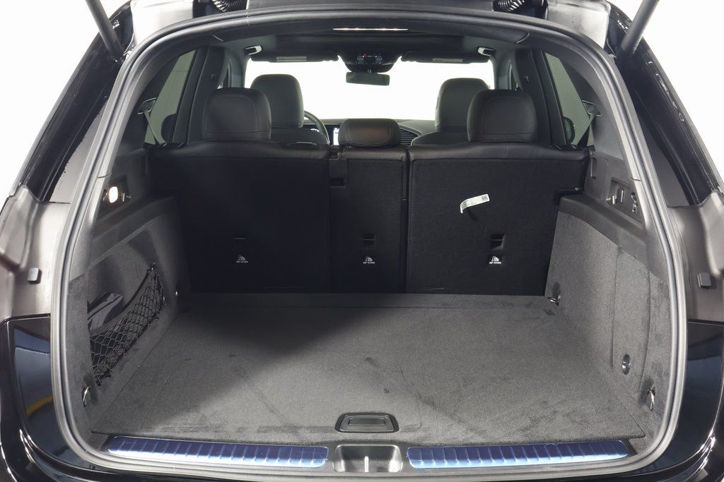 Vehicle image 8 of 10