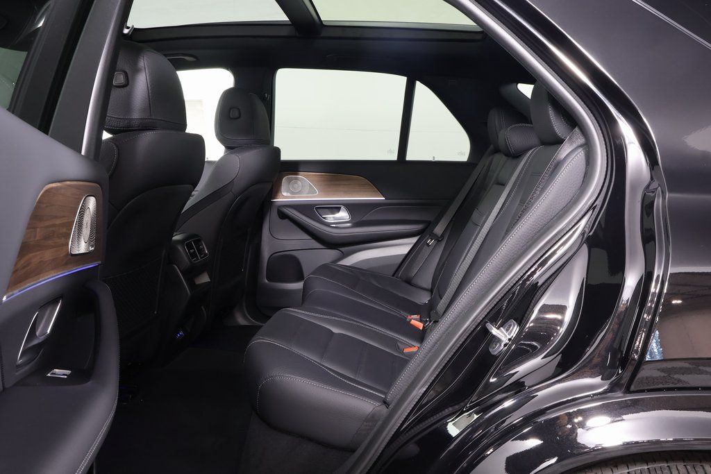 Vehicle image 6 of 10