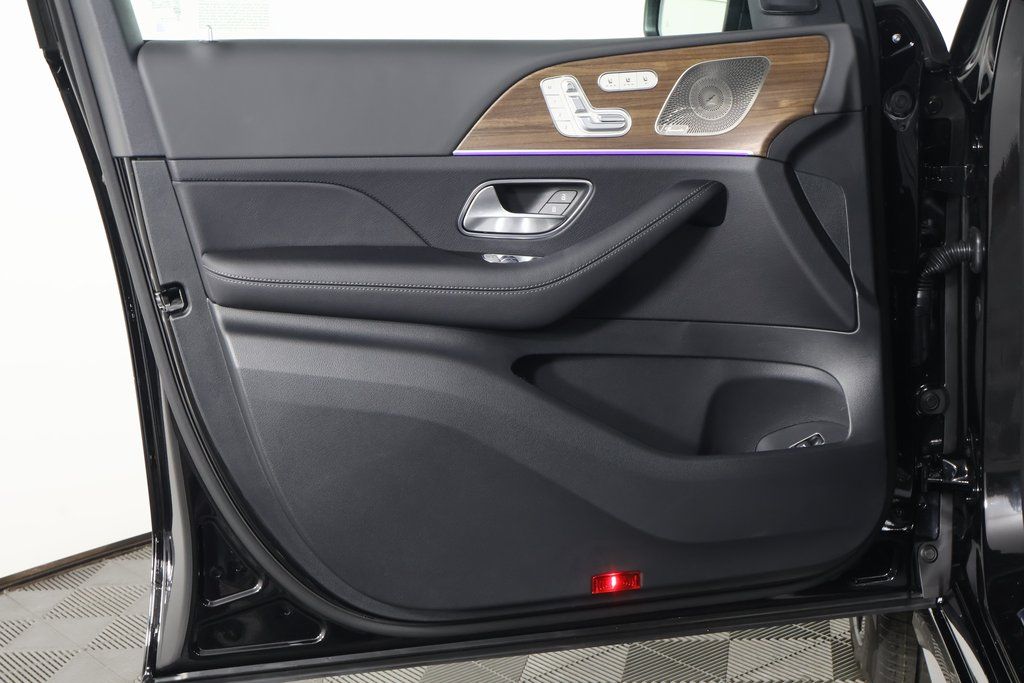 Vehicle image 7 of 10