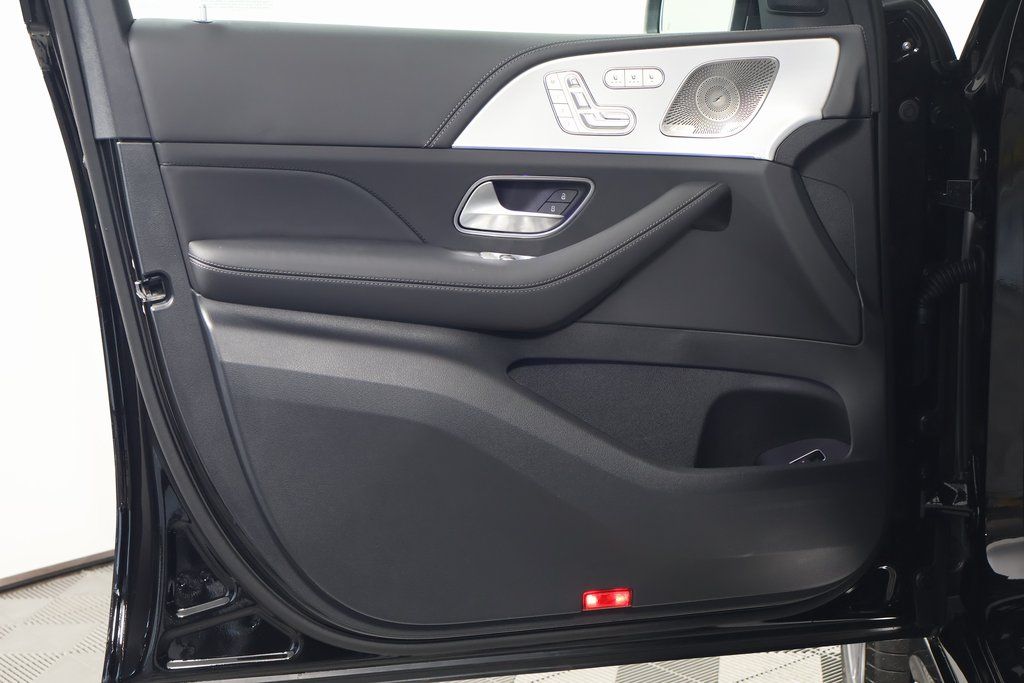 Vehicle image 7 of 10
