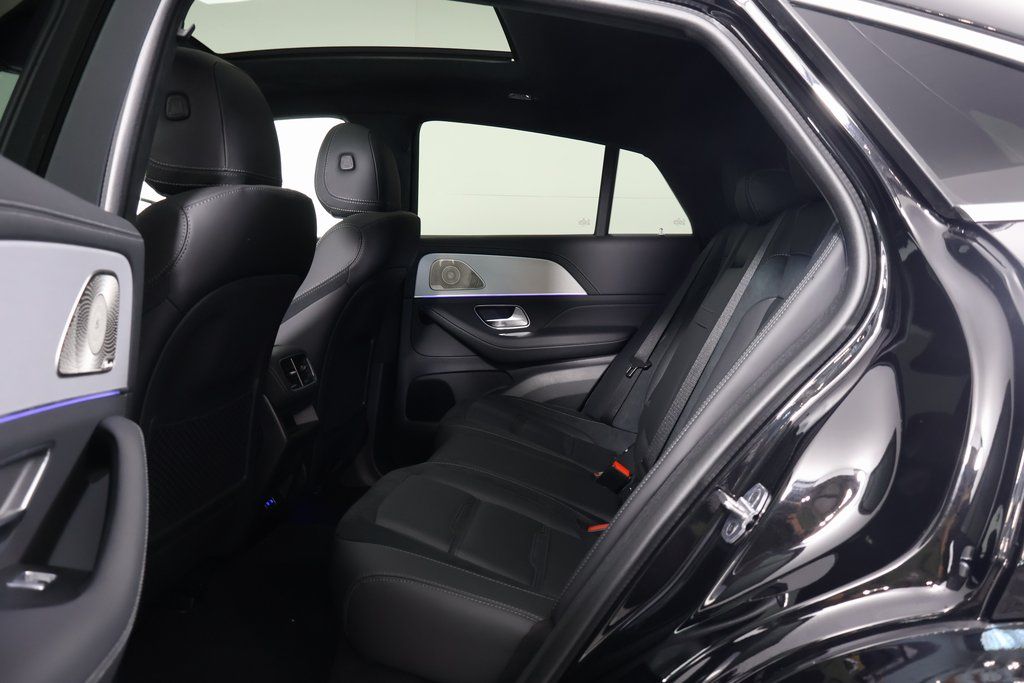 Vehicle image 6 of 10