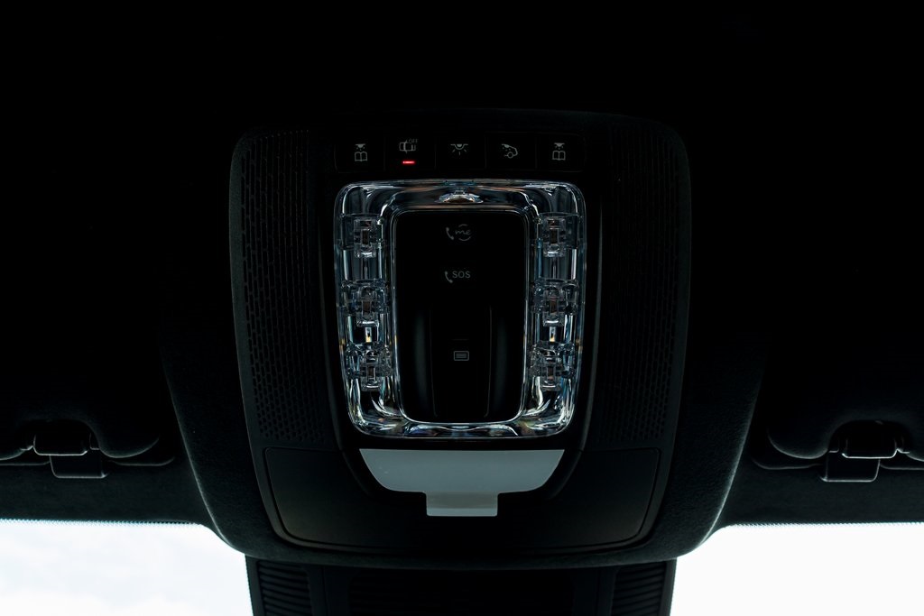 Vehicle image 94 of 98
