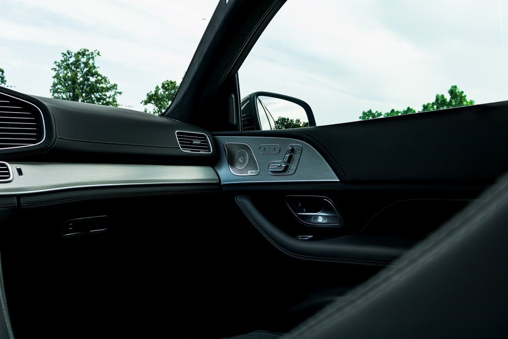 Vehicle image 59 of 98